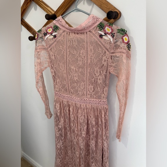 NWT-Frock and Frill prairie lace midi dress with embroidered flowers in rose - Picture 8 of 11